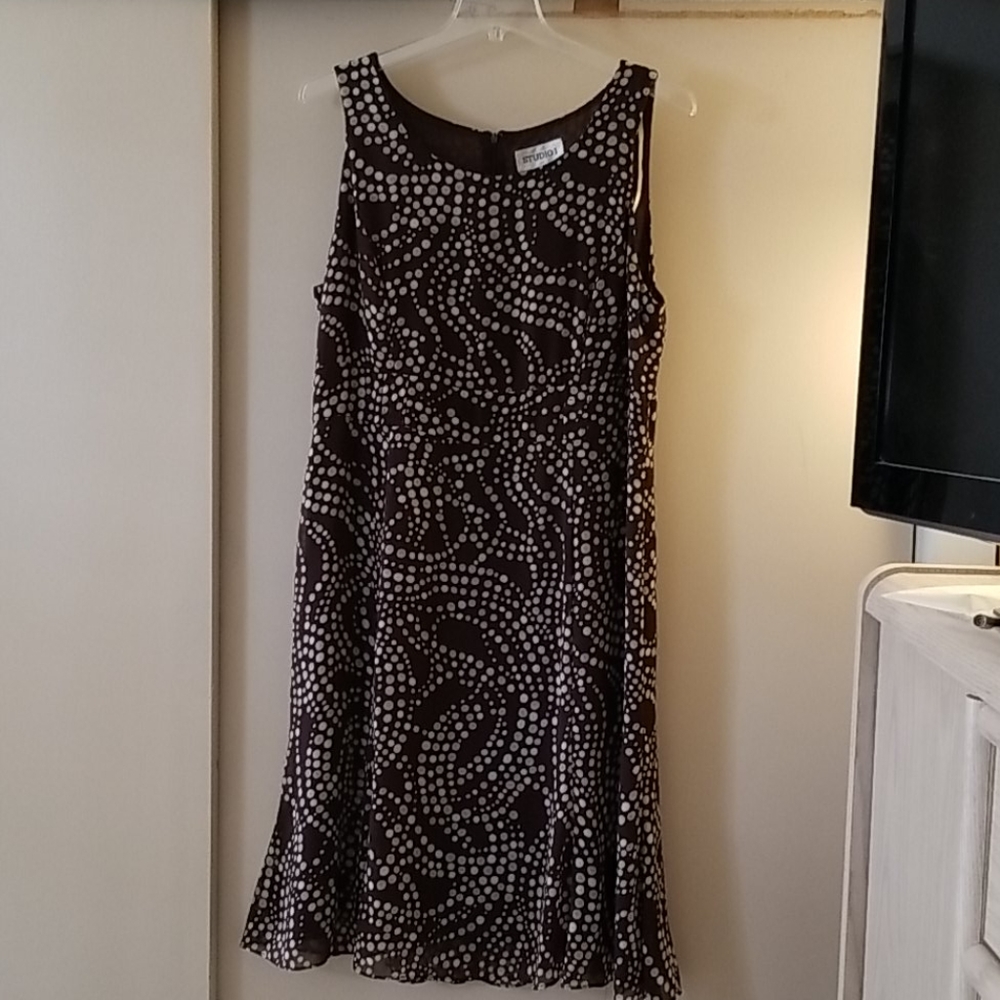 Sleeveless polka dot dress